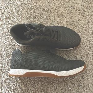 Like New NoBull Army green trainer shoes. Size 7 men/8.5 women.